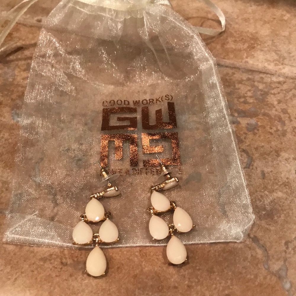 Like new Charming Charlie Cream Drop Earrings $29!